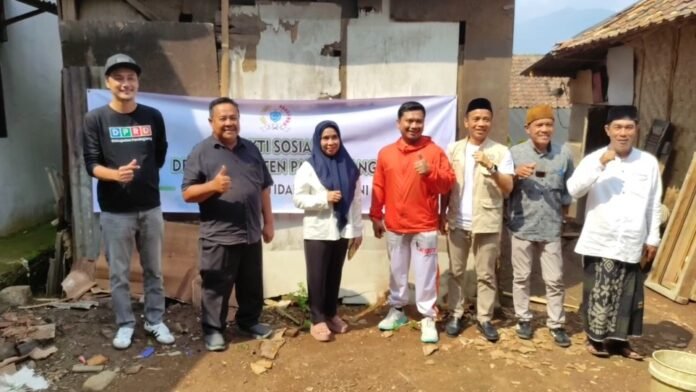 DPRD Pandeglang menginisiasi melakukan bedah RTLH untuk Lansia di Mandalawangi (Bantentv.com/ Rangga)