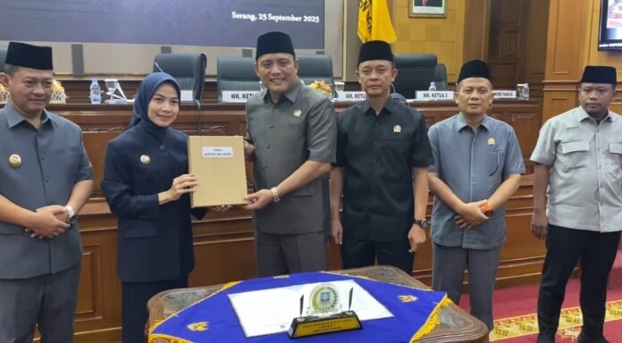 Penyampaian Raperda APBD tentang APBD Tahun Anggaran 2026 di Rapat Paripurna DPRD Kabupaten Serang (Bantentv.com/ Riki)