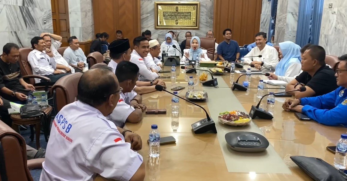 Audiensi Pemerintah Kabupaten Serang bersama Serikat Buruh dan Serikat pekerja di Pendopo Bupati Serang, dengan bahasan tuntutan utama yakni outsourcing (Bantentv.com/ Riki)
