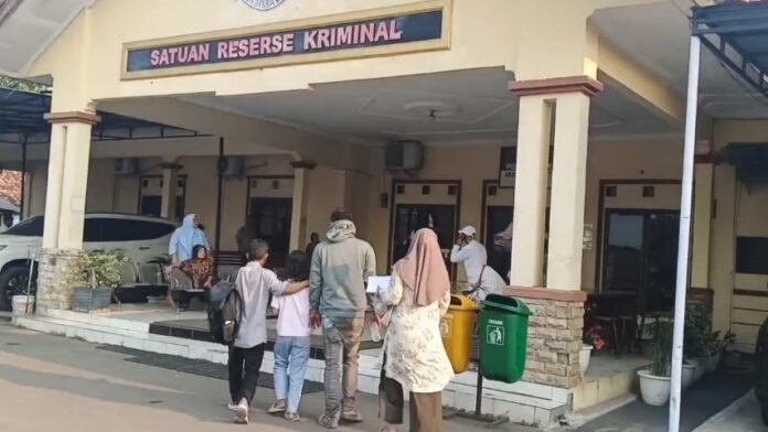 Pelaporan kasus pencabulan anak di bawah umur oleh tetangganya sendiri (Bantentv.com/ Jaya)