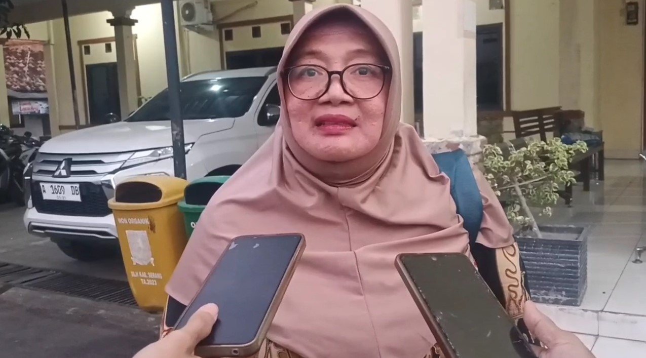 Ani, Pegawai P2TP2A Kota Serang, yang mendampingi keluarga korban pencabulan (Bantentv.com/ Jaya)