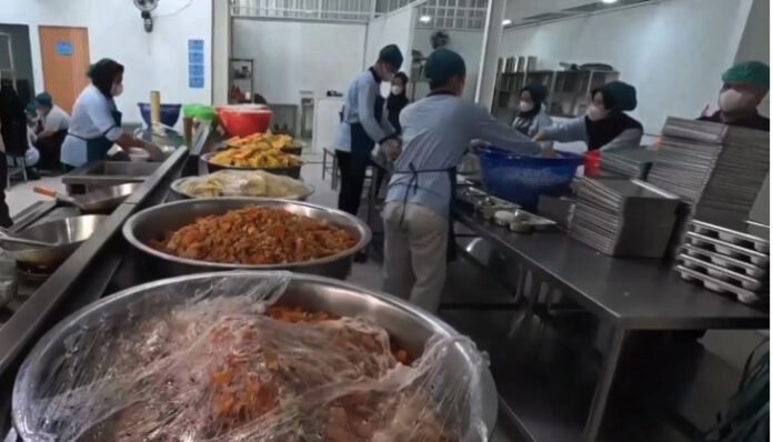 Ribuan dapur MBG belum miliki Sertifikat Laik Higiene Sanitasi (SLHS).