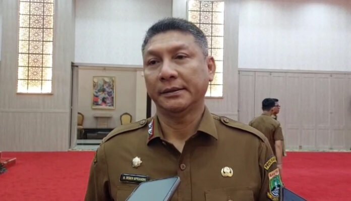 Deden Apriandhi, Sekda Banten saat Menyampaikan 44 Kepala OPD di Banten Bakal Dirotasi (Banten TV)