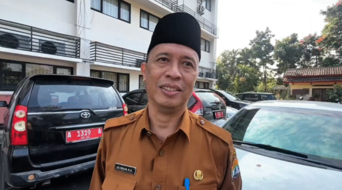 Kepala Badan Pengelola Keuangan dan Aset Daerah (BPKAD) Kota Serang, Imam Rana, saat menuturkan adanya pemangkasan anggaran rapat untuk program prioritas (Bantentv.com/ Jaya)