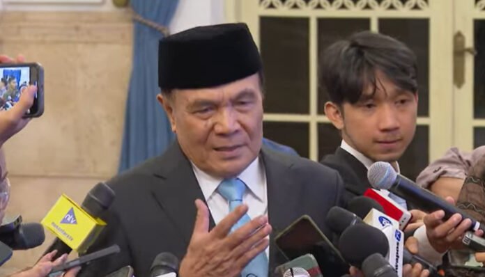 Menko Polkam Djamari Chaniago memberikan keterangan pers usai pelantikan di Istana Merdeka, Jakarta, Rabu, 17 September 2025.