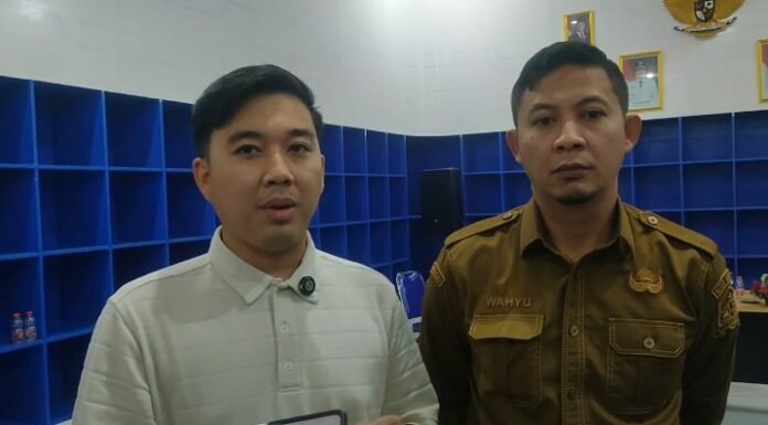 Wakil Ketua DPRD Kota Serang, Muhammad Farhan Azis, menanggapi rencana Pemerintah Kota Serang yang akan mengajukan pinjaman kepada bank (Bantentv.com/ Jaya)