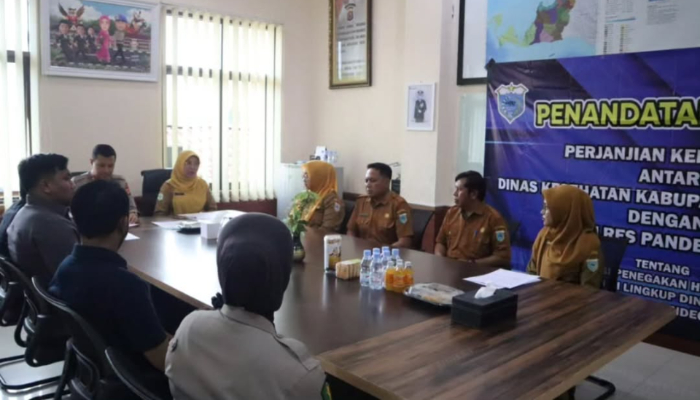 Penandatanganan MoU Dinas Kesehatan dan Polres Pandeglang, untuk memperkuat pelayanan kesehatan (Bantentv.com/ Rangga)