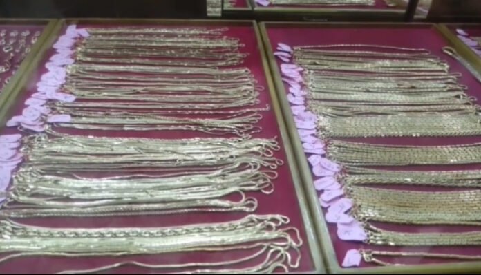 Harga Emas Terus Naik