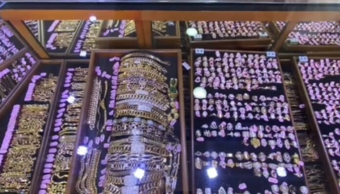 Harga Emas di Lebak Capai Level Tertinggi Harga Emas di Lebak Capai Level Tertinggi