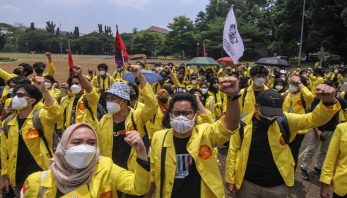 Ilustrasi BEM UI tengah melaksanakan aksi demonstrasi (Foto_Koma.id)