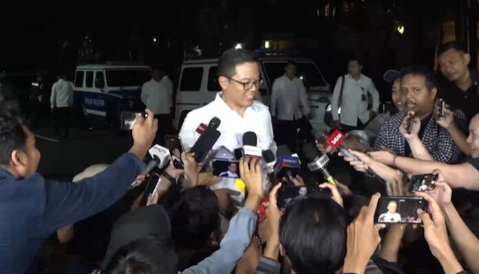 Sekjen Gerindra Sugiono menjelaskan hasil pertemuan internal partai yang dipimpin Ketua Umum Prabowo Subianto, Senin malam, 8 September 2025.