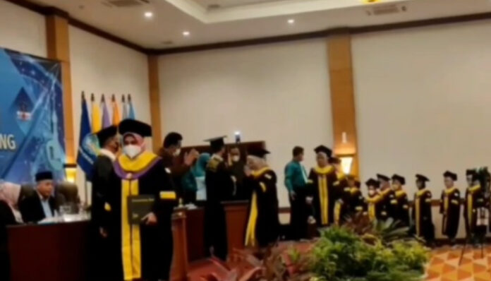 Mahasiswa Terima Beasiswa Cilegon Juare