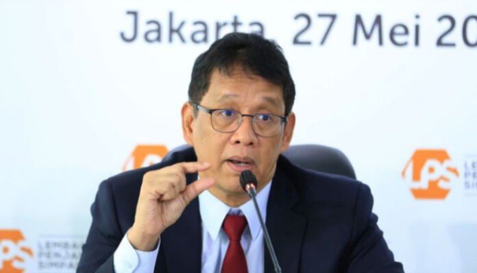 Gaya sederhana Menteri Keuangan (Menkeu) RI Purbaya Yudhi Sadewa.
