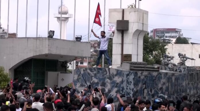 Demonstrasi yang terjadi di ibu kota Kathmandu menewaskan sedikitnya 19 orang (Reuters)