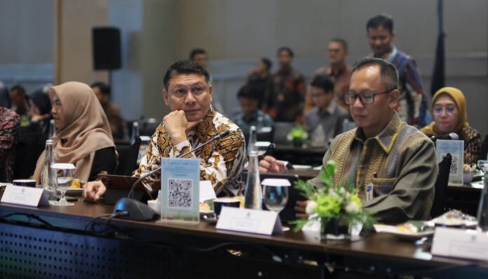Sekda Banten Deden Apriandhi menghadiri Rakorwil se-Pulau Jawa terkait pertumbuhan ekonomi yang digelar Bank Indonesia di Surabaya, Kamis, 11 September 2025.