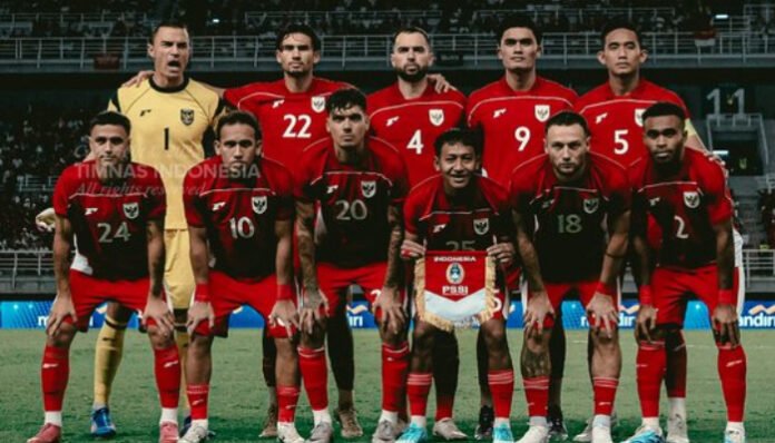 Skuad utama Timnas Indonesia berpose jelang laga FIFA Matchday kontra Chinese Taipei di Stadion Gelora Bung Tomo, Surabaya.
