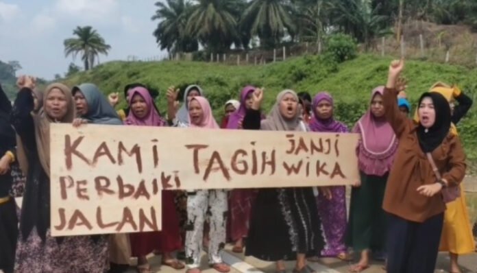 Warga Demo Proyek Tol Serang-Panimbang