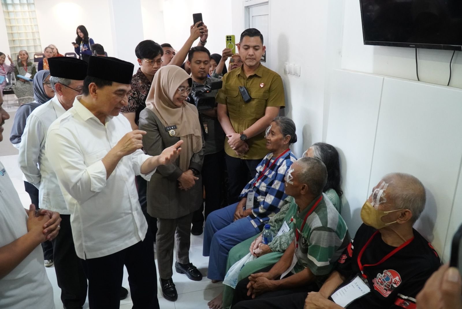 Badan Amil Zakat Nasional (Baznas) Provinsi Banten melaksanakan program operasi katarak gratis bagi 100 warga Pandeglang (Bantentv.com/ Rangga)
