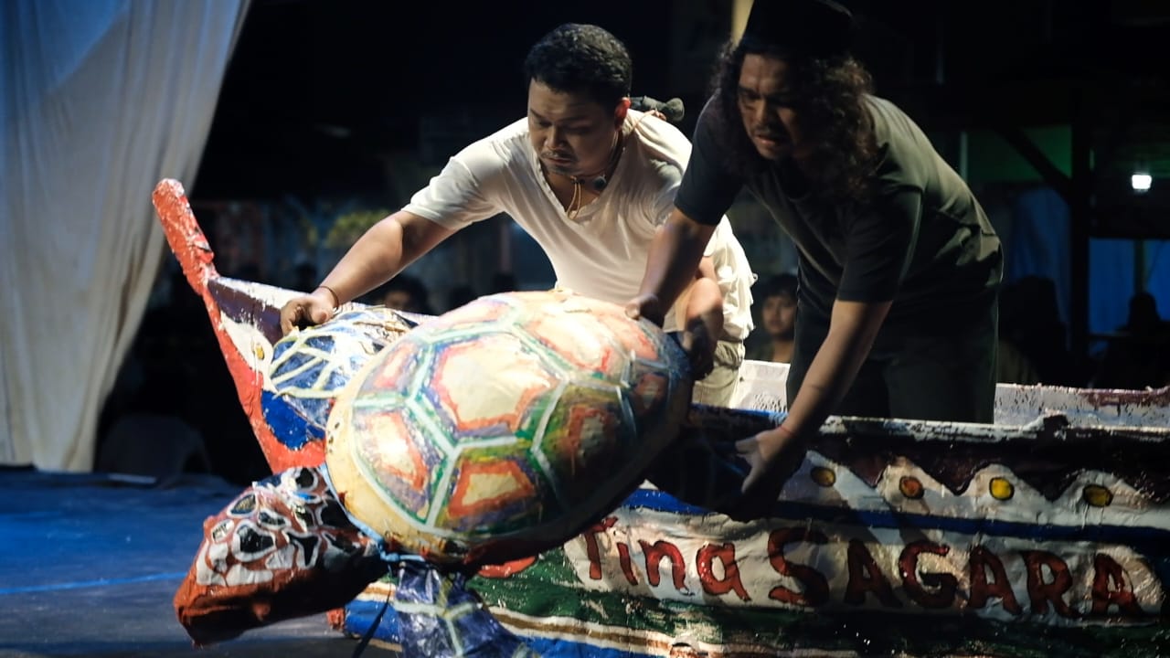 Pertunjuan Tina Sagara Ka Sagala di Teluk Labuan, Pandeglang (Bantentv.com/ RANGGA)