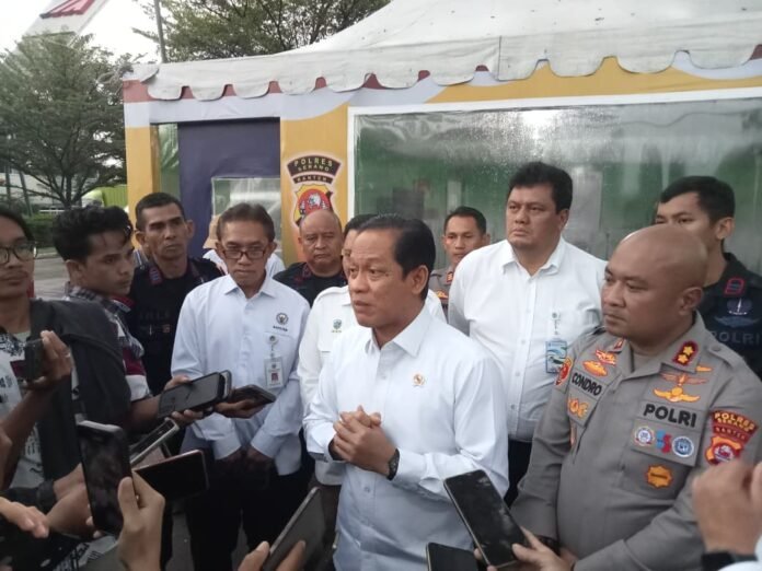 Penjelasan Menteri Lingkungan Hidup, Hanif Faisol Nurofiq, mengenai Kawasan Industri Modern Cikande yang kini berstatus kejadian khusus cemaran radiasi (Bantentv.com/ Imron)