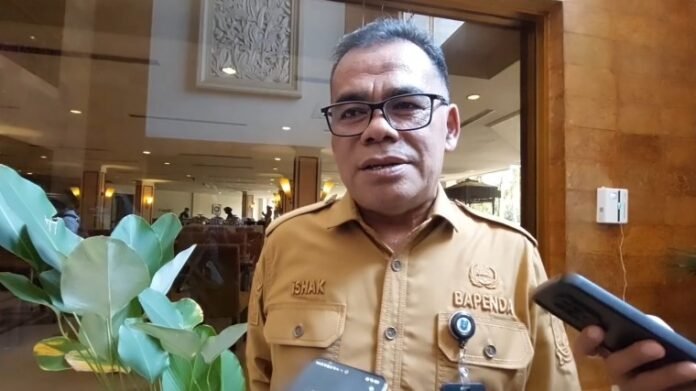 Kepala Bapenda Kabupaten Serang, Muhammad Ishak A.R menyampaikan informasi penghapusan denda pajak di Kabupaten Serang (Bantentv.com/ Riki)
