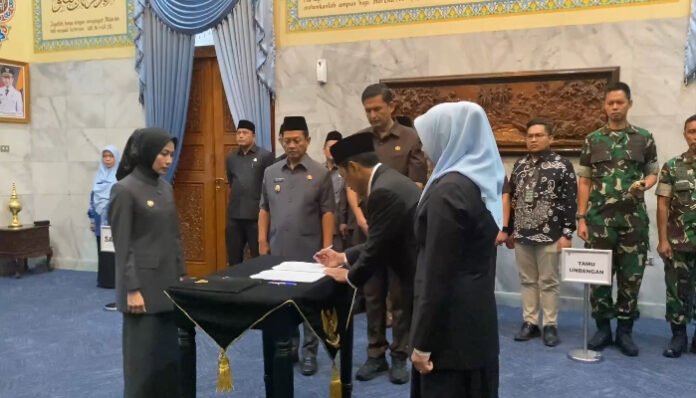 Bupati Serang lantik pejabat eselon II, didominasi wajah baru.