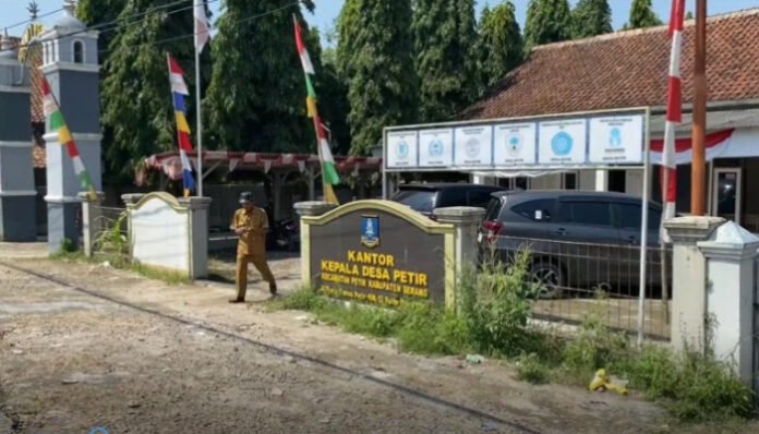 Dana Desa Petir Diduga Digelapkan Bendahara.