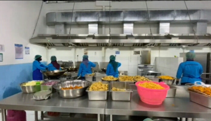 Melalui SPPG, program Makanan Bergizi Gratis (MBG) dapat menyerap ribuan tenaga kerja lokal.