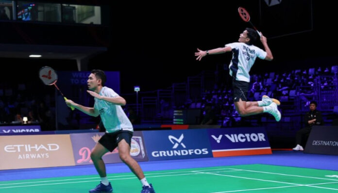 Aksi Fajar Alfian/Muhammad Shohibul Fikri saat berlaga di babak 16 besar Denmark Open 2025.