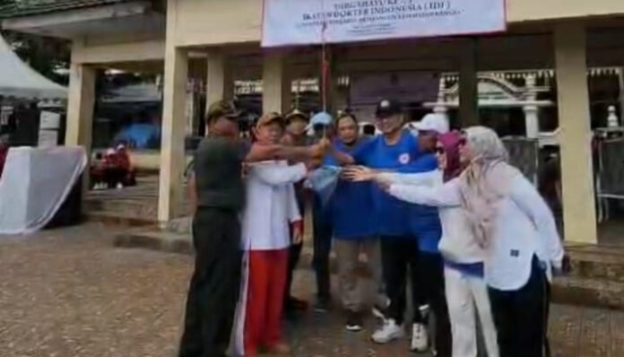 Dokter di Lebak Gelar Senam Sehat hingga Launching Koperasi