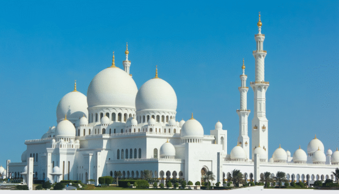 Masjid yang menjadi tempat umat muslim salat (Getty Images)