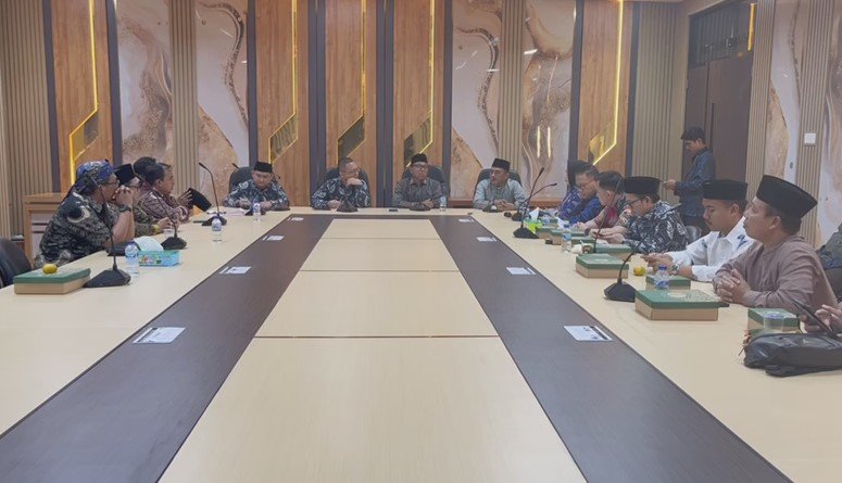FSPP Banten melaporkan tayangan program Xpose Uncensored Trans7 yang dinilai melecehkan dunia pesantren (Bantentv.com/ Hendra)