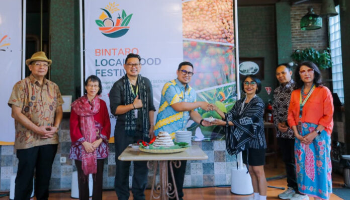 Wakil Wali Kota Tangerang Selatan, Pilar Saga Ichsan, menghadiri pembukaan Bintaro Local-Food Festival di Lewi’s Organic Factory Workshop, Pondok Aren, Kamis, 16 Oktober 2025.