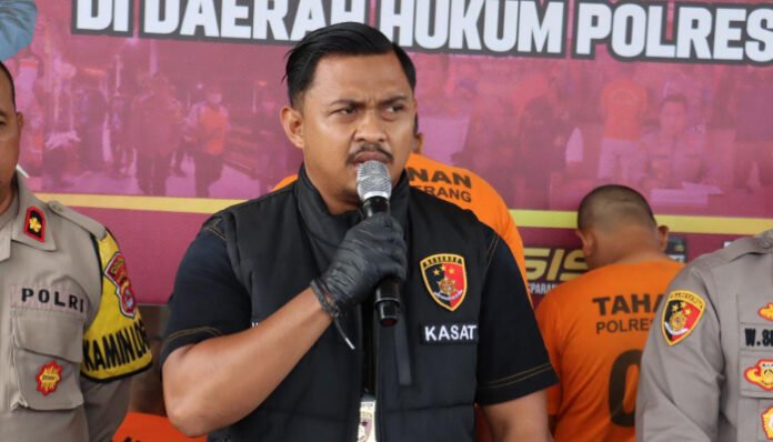 Kasatreskrim Polres Serang, AKP Andi Kurniady ES, menyatakan bahwa kasus dugaan korupsi penggelapan Dana Desa Petir naik ke tahap penyidikan (Bantentv.com/ Imron)
