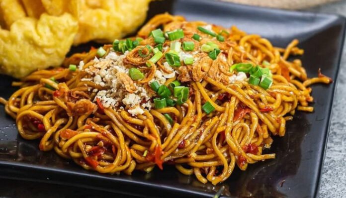 Ilustrasi Mie Gacoan (Foto/Pinterest)