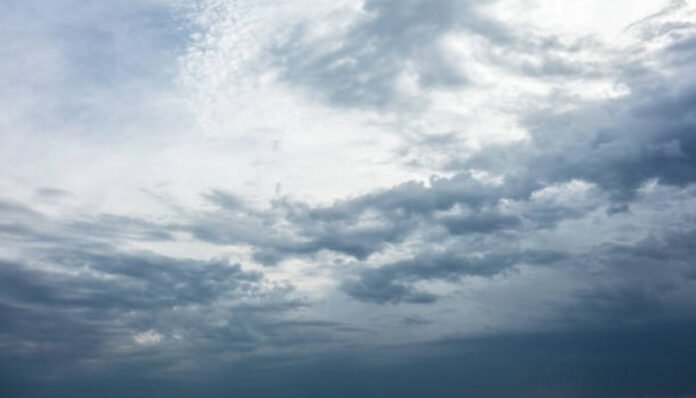 Ilustrasi cuaca berawan tebal (Foto/iStockphoto) Ilustrasi cuaca berawan tebal (Foto/iStockphoto)