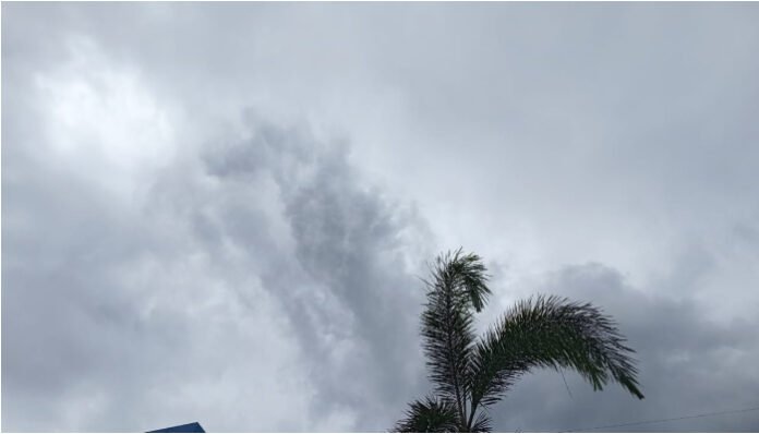 Ilustrasi cuaca mendung (Foto/Bantentv.com)