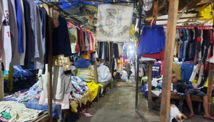 Lindungi usaha dalam negeri, Purbaya bakal blacklist importir Pakaian bekas.