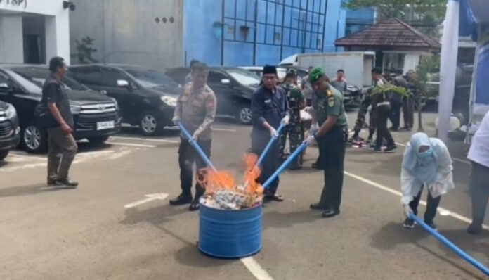 Kejari Serang Musnahkan Barang Bukti dari 131 Perkara Pidana Umum dan Khusus