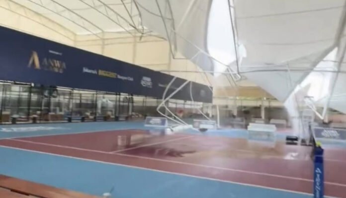 Lapangan Padel Ambruk Atap Lapangan Padel Ambruk