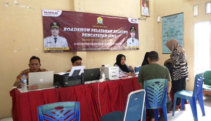 Layani warga lebih dekat, Disdukcapil Kota Serang keliling kelurahan.