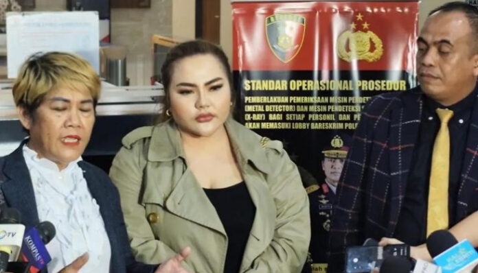 Lisa Mariana Resmi Jadi Tersangka Kasus Pencemaran Nama Baik Ridwan Kamil.