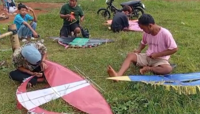 Karang Taruna Pandeglang Gelar Lomba Layang-Layang