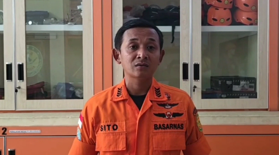Petugas Kantor Pencarian dan Pertolongan Banten, Suwarsito (Bantentv.com/ Ali)