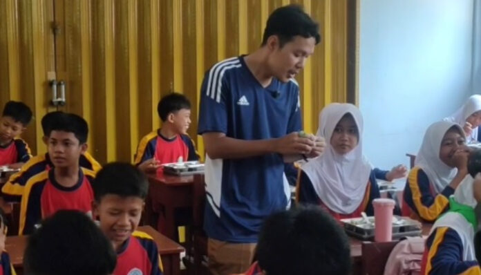 Nur Agis Tinjau MBG di SMPN 6