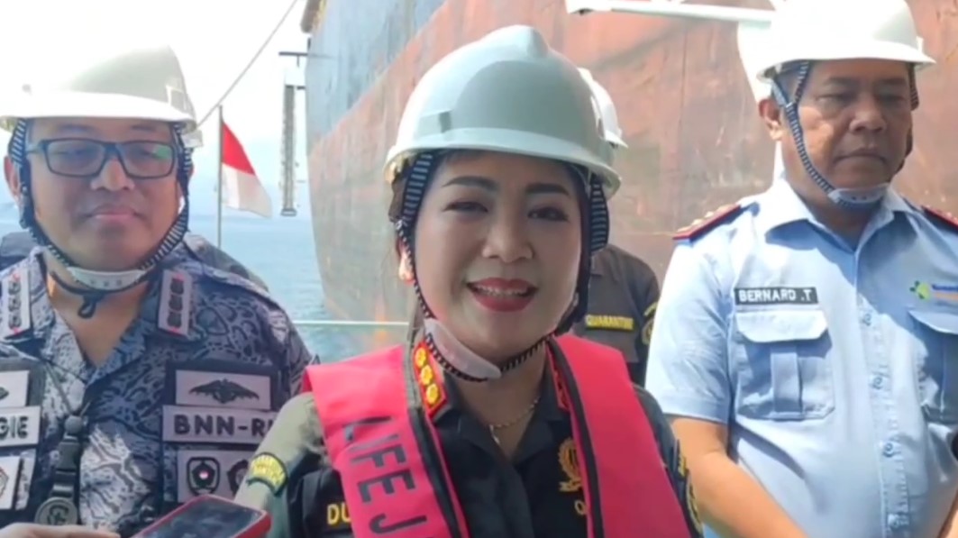 Duma Sari Margaretha, Kepala BKHIT Banten, ditemui saat patroli laut di wilayah perairan Selat Sunda, pada 8 Oktober 2025 (Bantentv.com/ Ali)