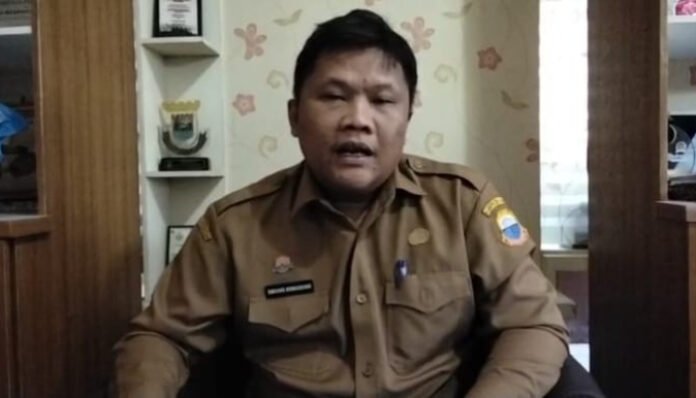 Pelaksana Tugas (Plt) Kepala Dinas Kesehatan Kabupaten Lebak, Endang Komarudin saat Menyampaikan Data Kasus TBC di Lebak (Foto : Bantentv.com/Nano)