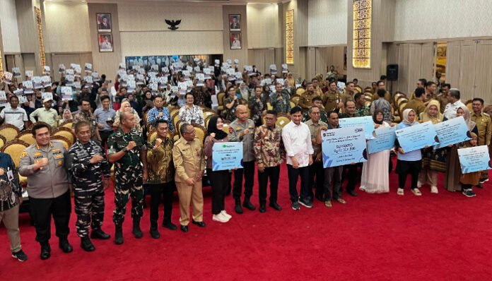 Pelaku UMKM Terima KUR 49.000 pelaku usaha mikro, kecil, dan menengah (UMKM) di Provinsi Banten menerima Kredit Usaha Rakyat (KUR) senilai Rp6,9 triliun.