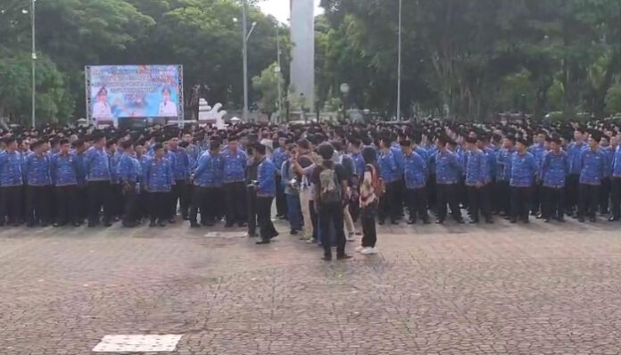 Budi Rustandi Geram, PPPK Kepergok Merokok saat Upacara Pelantikan. (Foto: Bantentv.com)