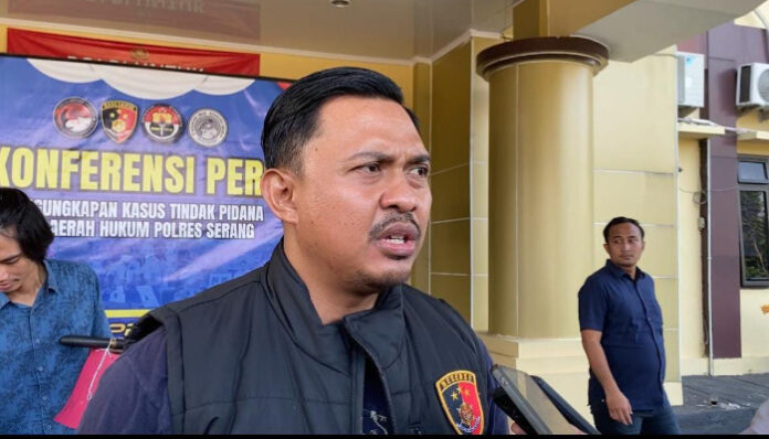 Polres Serang limpahkan tersangka kasus pencabulan dan kekerasan anak ke Kejari Serang.